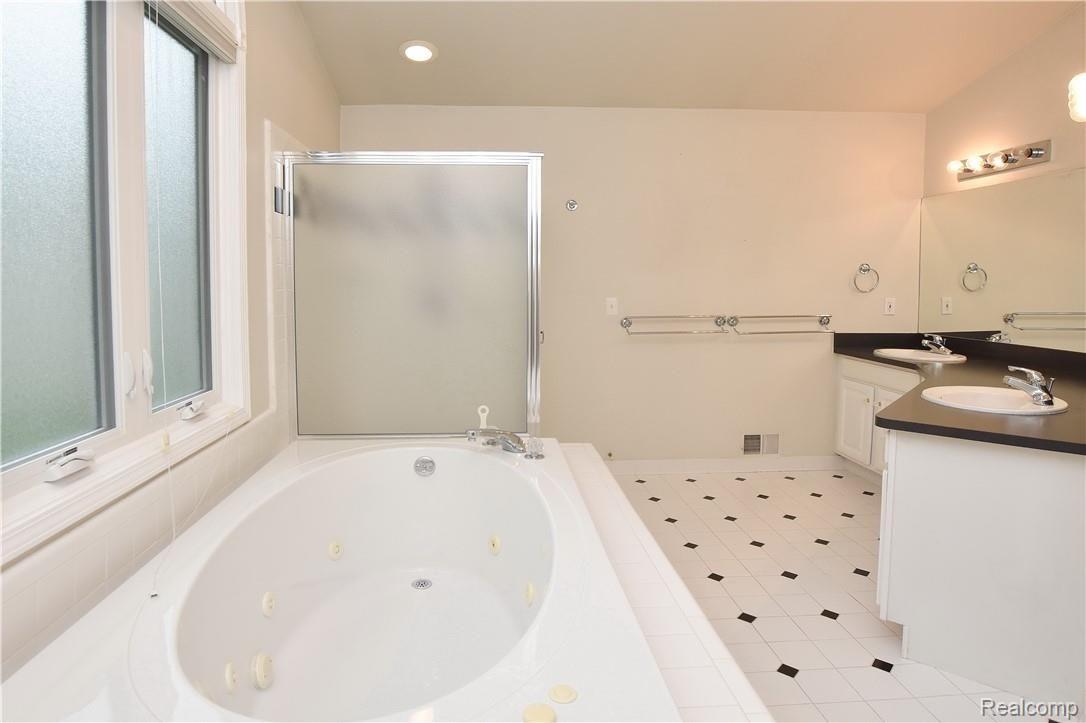 3375 Henley Court Rochester, MI 48309 - Photo 22 of 31 3375 Henley Ct_22.JPG
