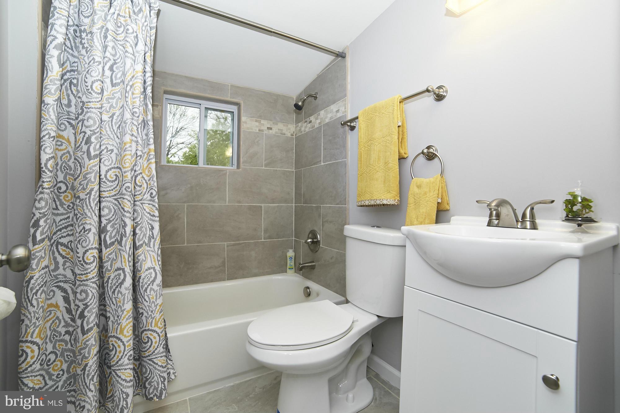 719 Cliffedge Road Baltimore, MD 21208 - Photo 20 of 30 a bathroom with a sink toilet and shower