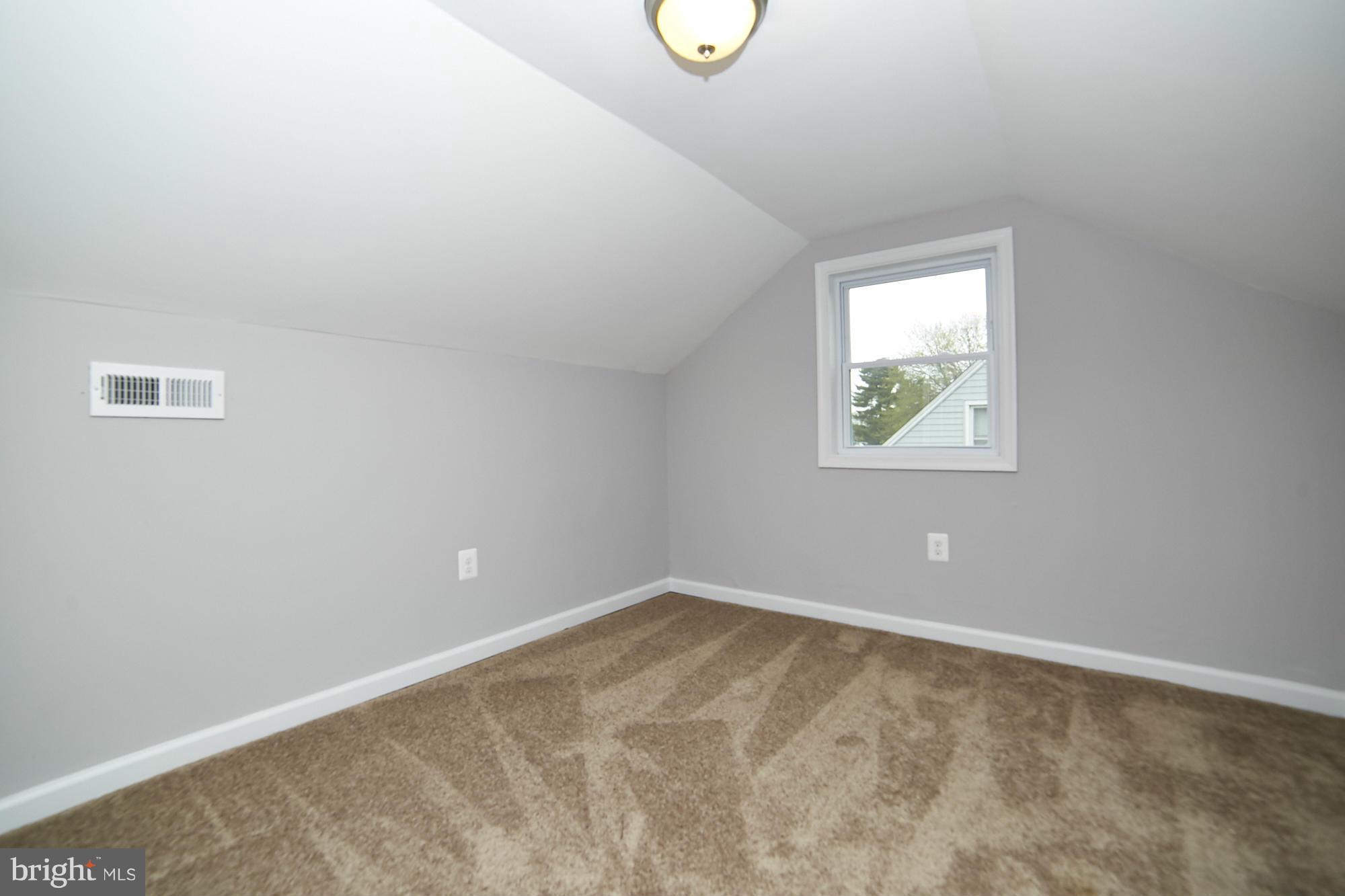 719 Cliffedge Road Baltimore, MD 21208 - Photo 21 of 30 an empty room with windows