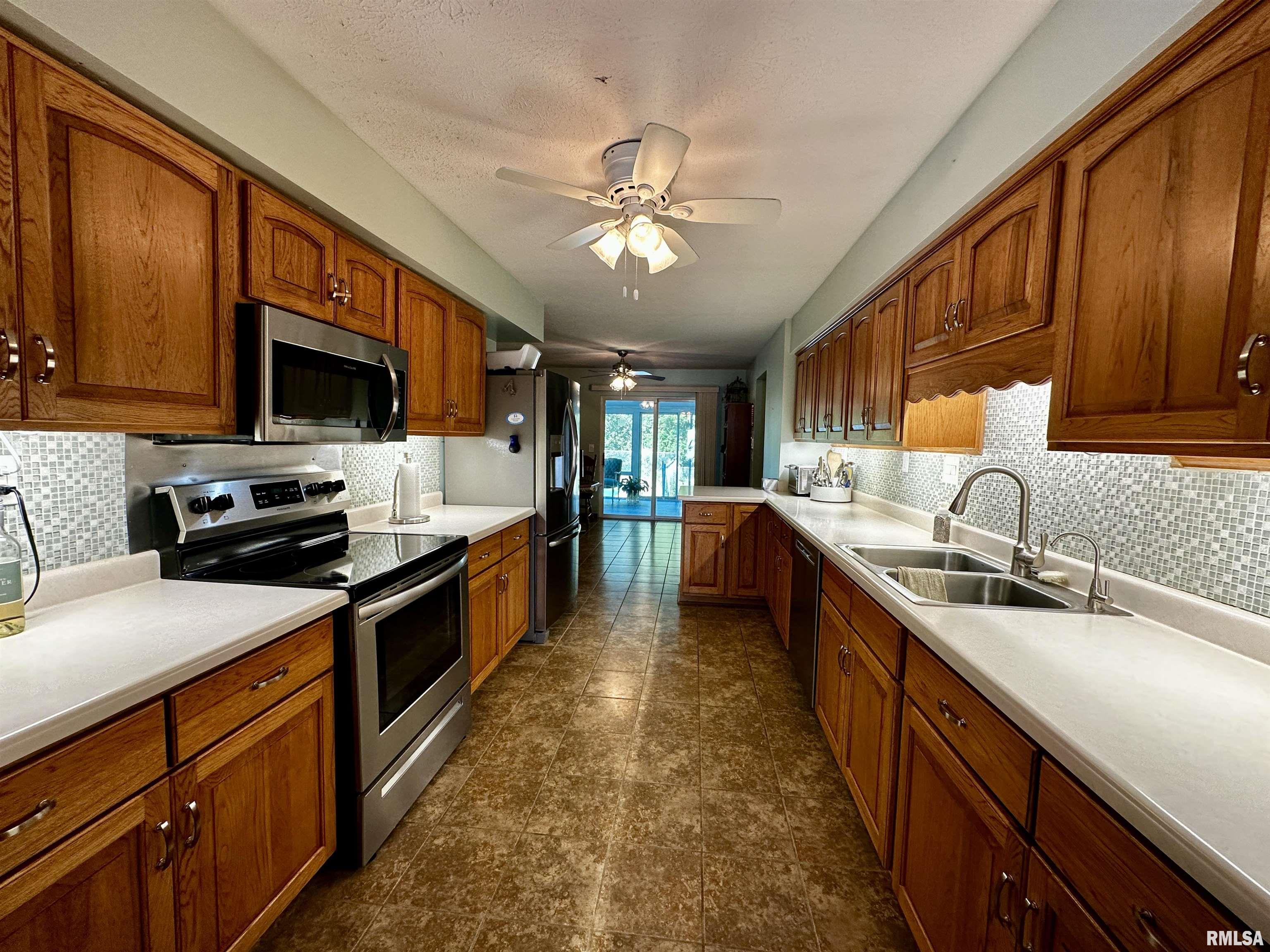 1131 North Nofsinger Road Metamora, IL 61548 - Photo 3 of 29 Gallery Image 3