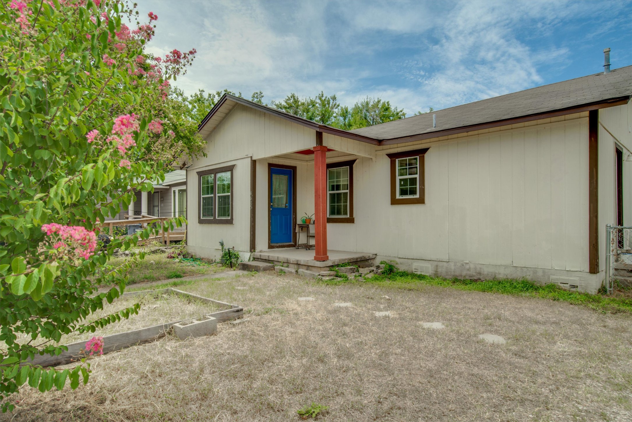 4615 Ribbecke Avenue Austin, TX 78721 - Photo 18 of 19 Single story home featuring crawl space and covered porch