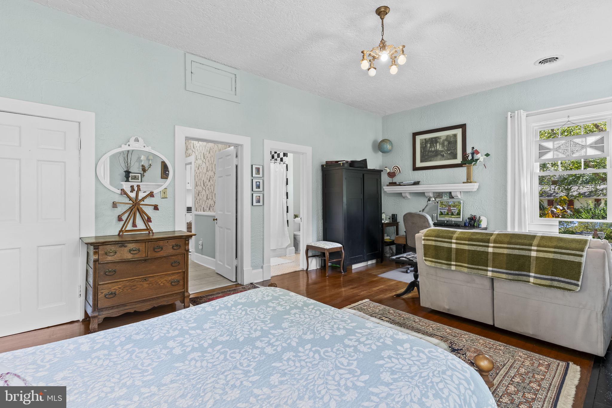8150 Fairground Road La Plata, MD 20646 - Photo 66 of 100 a living room with furniture and a window
