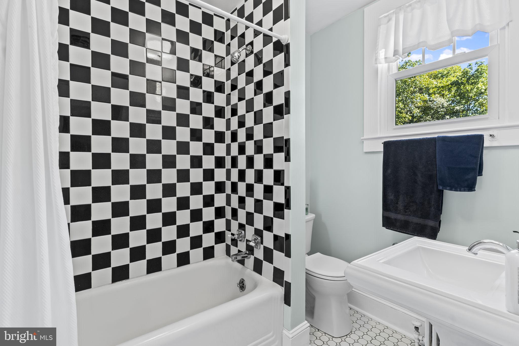 8150 Fairground Road La Plata, MD 20646 - Photo 73 of 100 a bathroom with a bathtub and a sink
