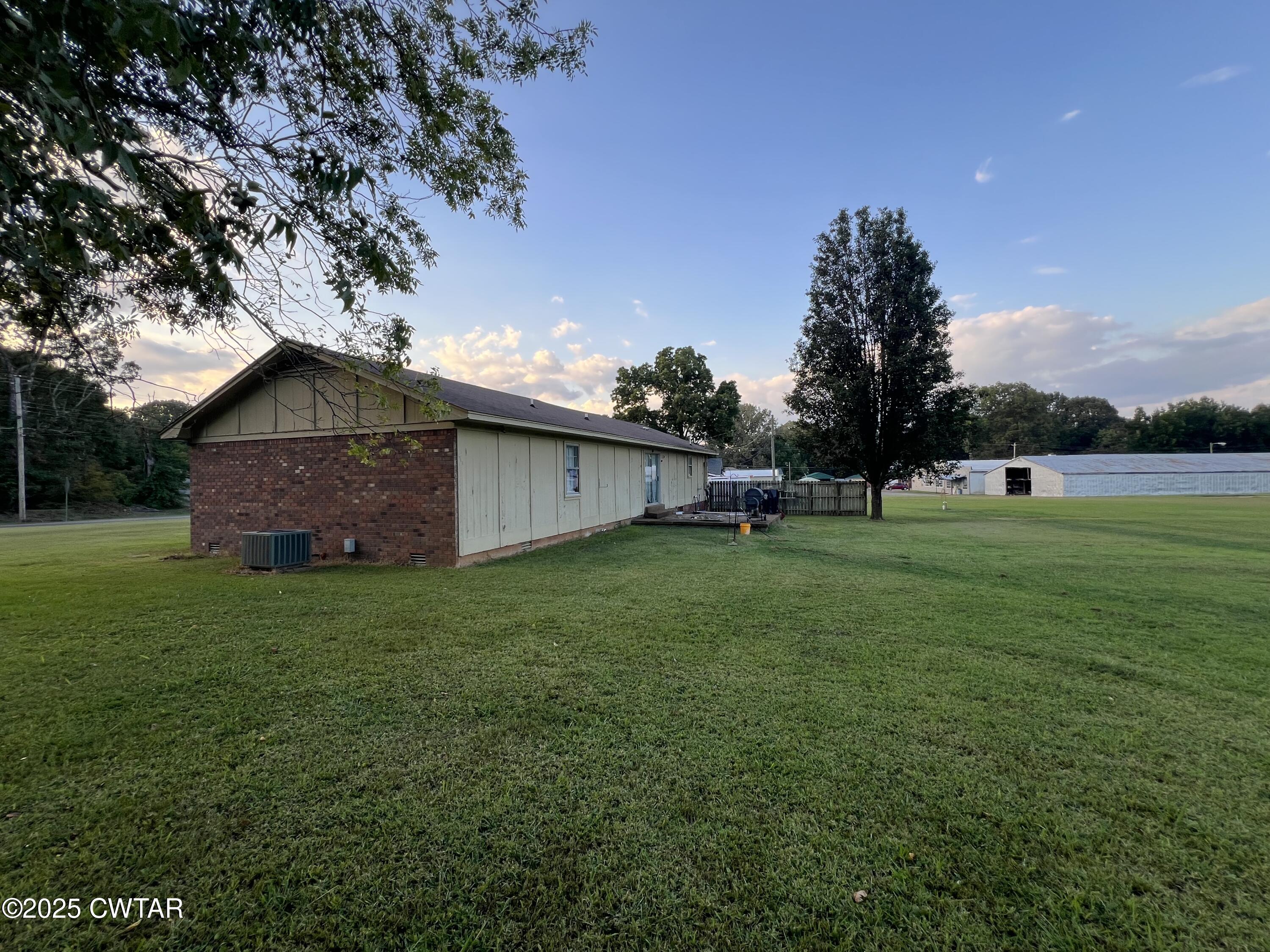 1474 Riverside Drive Jackson, TN 38301 - Photo 3 of 5 a backyard of a house with lots of green space