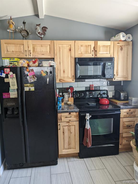 901 North Road Fenton, MI 48430 - Photo 13 of 24