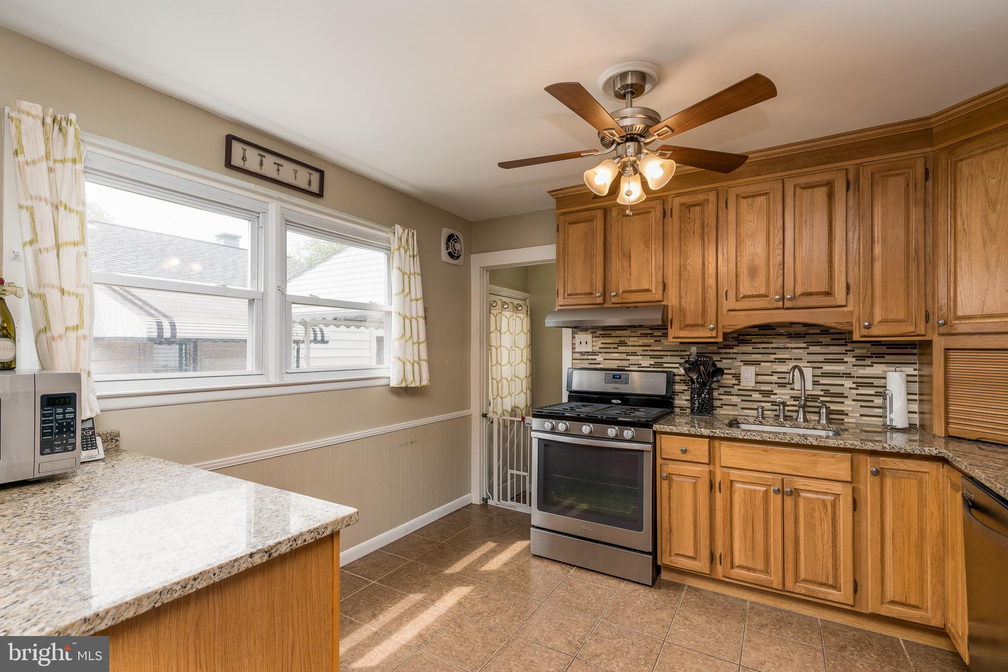 5200 Larlin Road Baltimore, MD 21227 - Photo 6 of 24 Kitchen