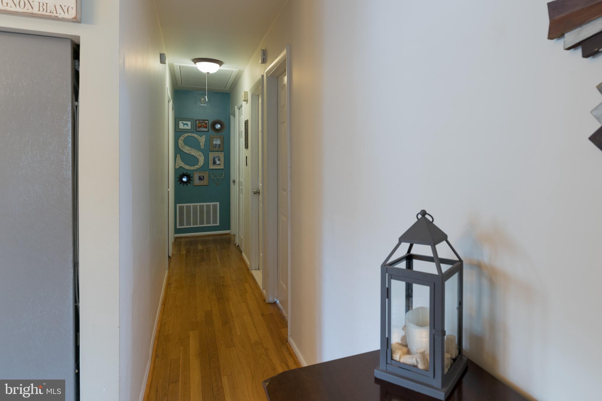 5200 Larlin Road Baltimore, MD 21227 - Photo 10 of 24 Hallway