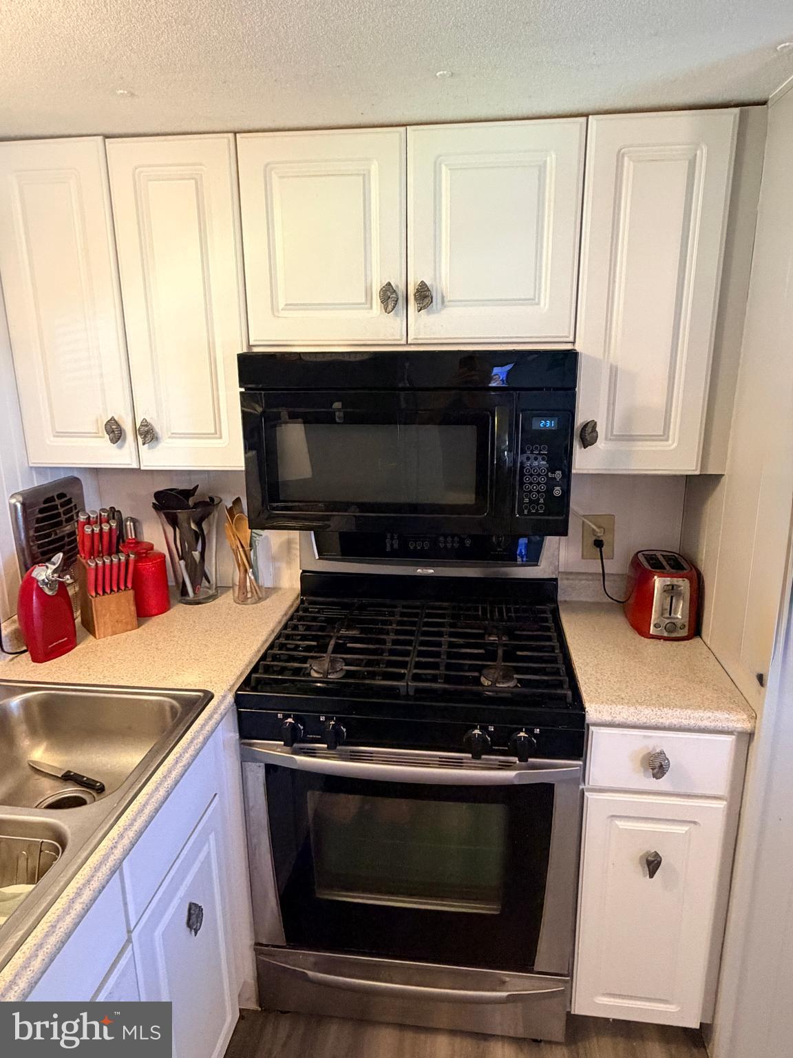 38059 Quail Road Ocean View, DE 19970 - Photo 11 of 52 newer kitchen cabinets