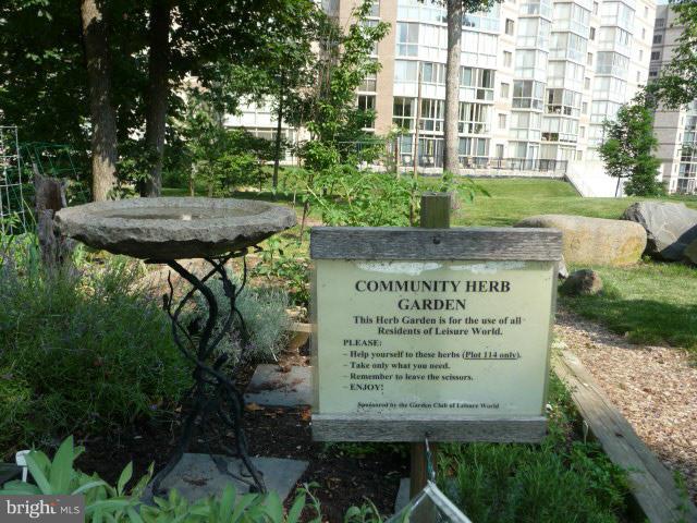 19355 Cypress Ridge Terrace, Unit 1003 Leesburg, VA 20176 - Photo 22 of 29 GARDENETTES, WALKING PATHS,