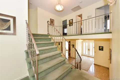 $1,699,998 | 3 Joy Drive, Manhasset Hills, NY 11040