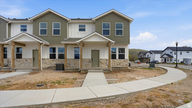 194 North 300th East, Unit 2 Morgan, UT 84050 - Photo 6 of 32 This is not the exact unit. All units have the same style and finishes throughout.