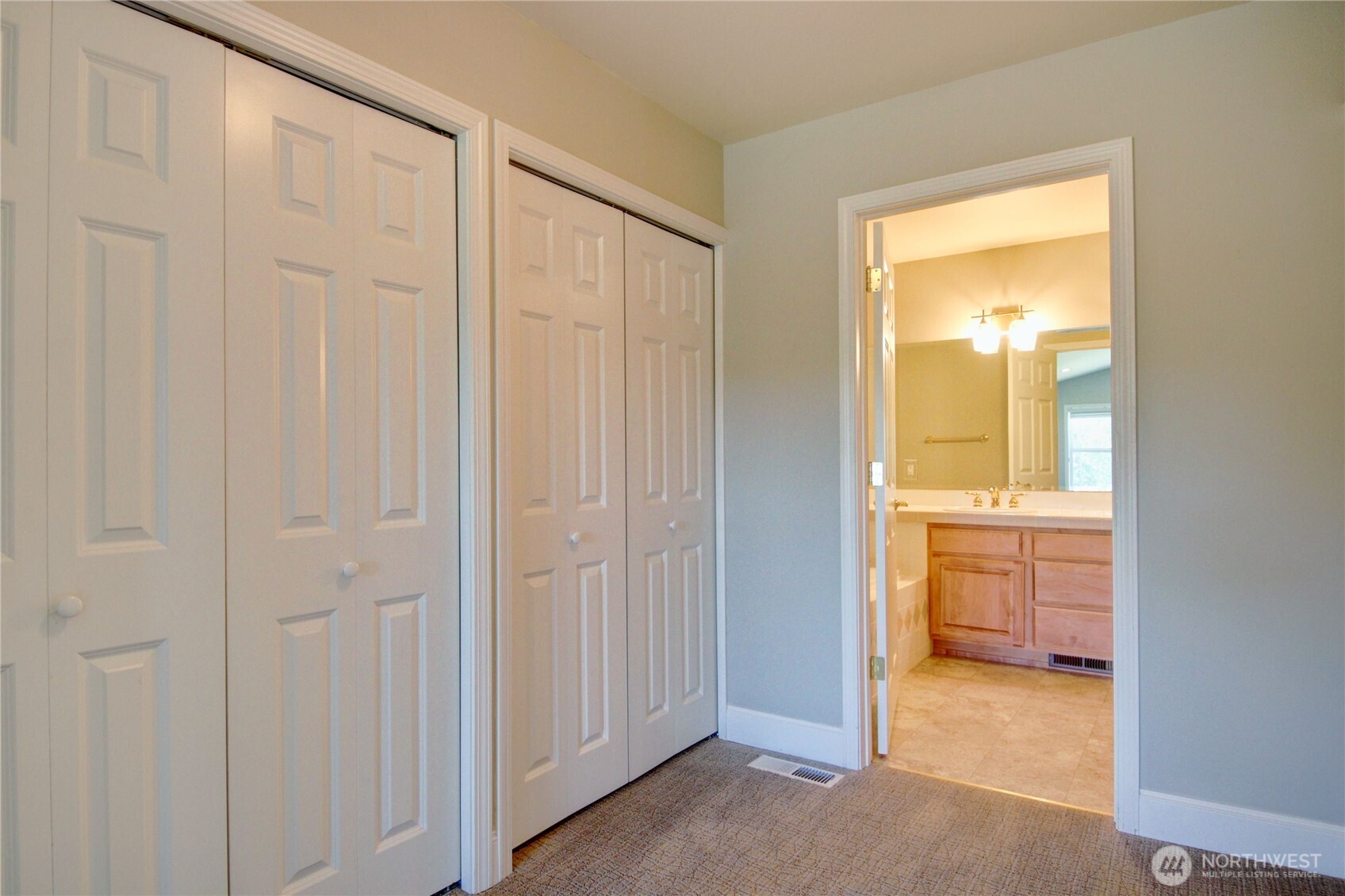 1408 Alpine View Place, Unit 2D Mount Vernon, WA 98274 - Photo 24 of 40 a view of a bathroom from a bathroom