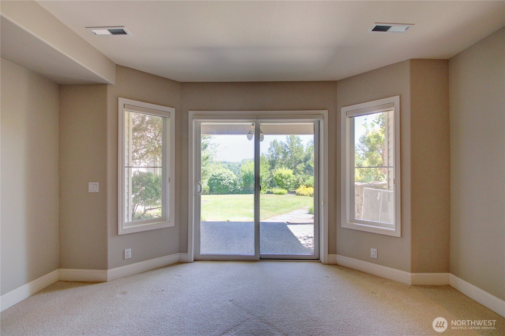 1408 Alpine View Place, Unit 2D Mount Vernon, WA 98274 - Photo 32 of 40 a view of an empty room with a window