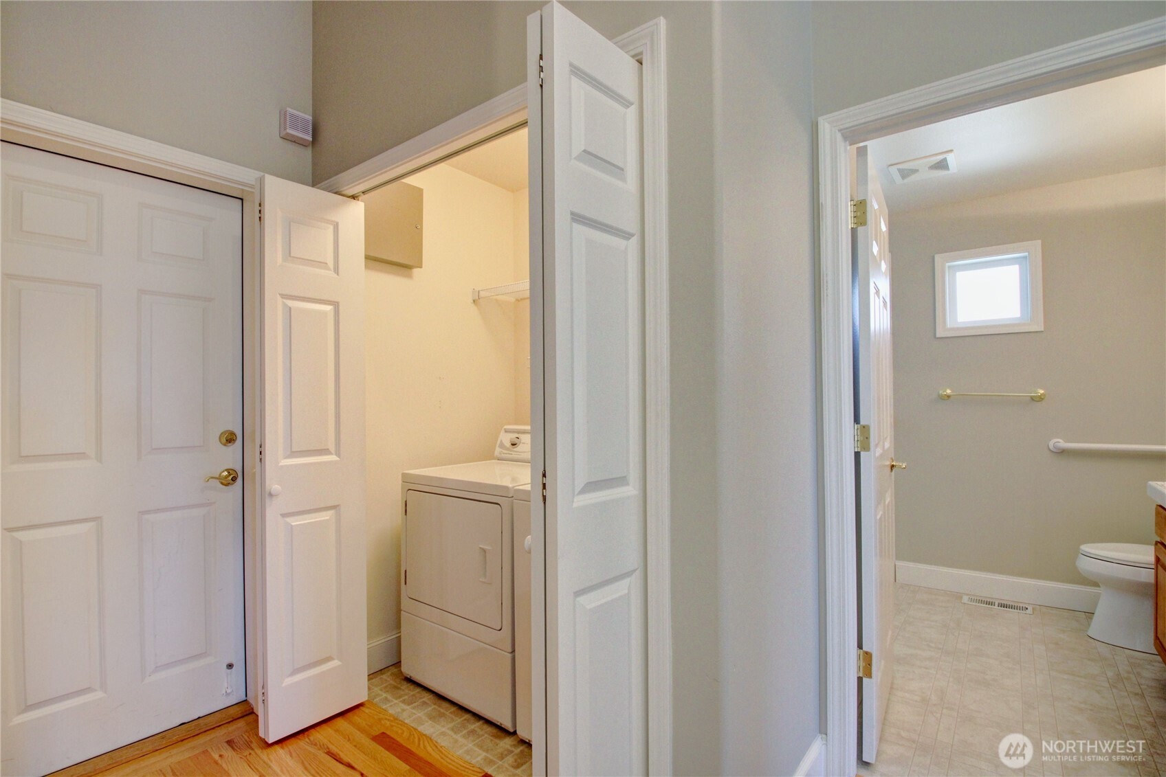1408 Alpine View Place, Unit 2D Mount Vernon, WA 98274 - Photo 38 of 40 a view of a bathroom with a glass door shower