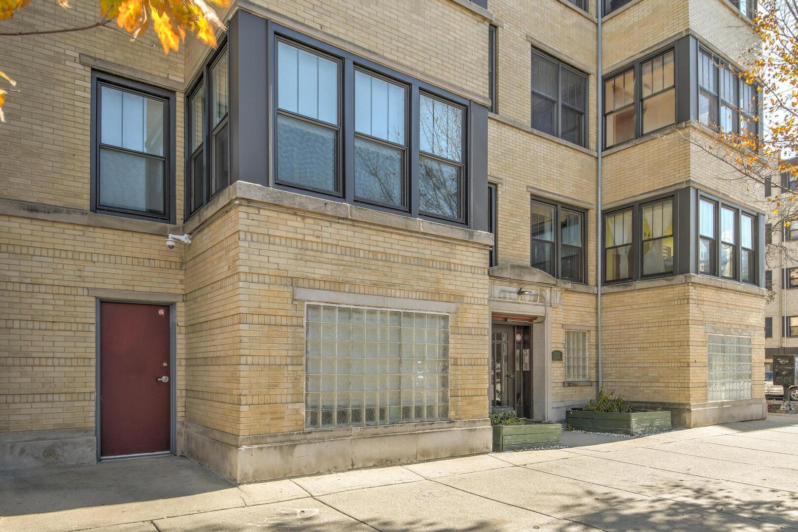 6743 North Sheridan Road, Unit 1N Chicago, IL 60626 - Photo 2 of 26 a front view of a building