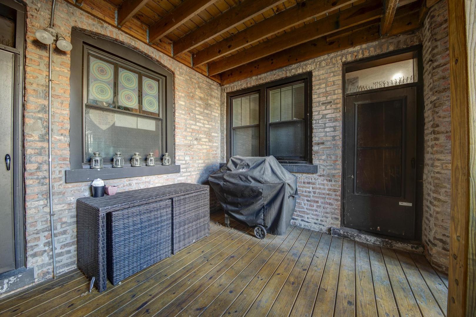 6743 North Sheridan Road, Unit 1N Chicago, IL 60626 - Photo 25 of 26 a living room with a couch wooden floor and a table