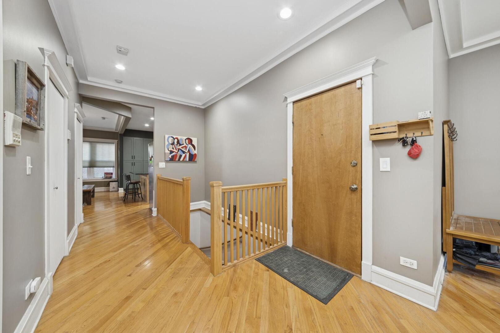 6743 North Sheridan Road, Unit 1N Chicago, IL 60626 - Photo 5 of 26 a view of a room with gym equipment