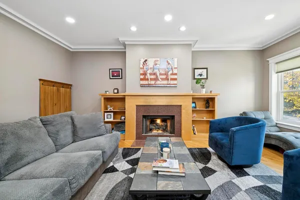$535,000 | 6743 North Sheridan Road, Unit 1N, Chicago, IL 60626