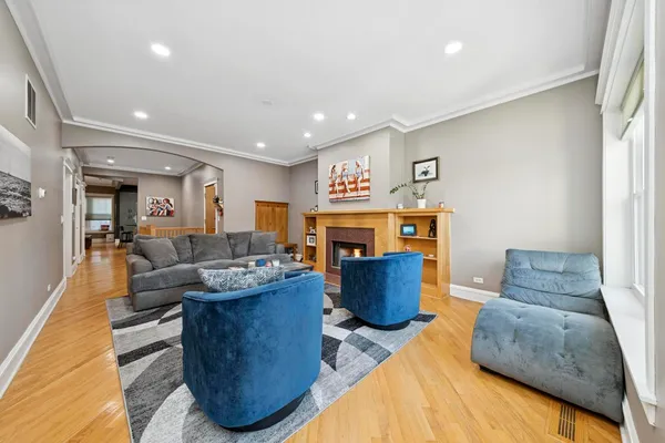 $535,000 | 6743 North Sheridan Road, Unit 1N, Chicago, IL 60626
