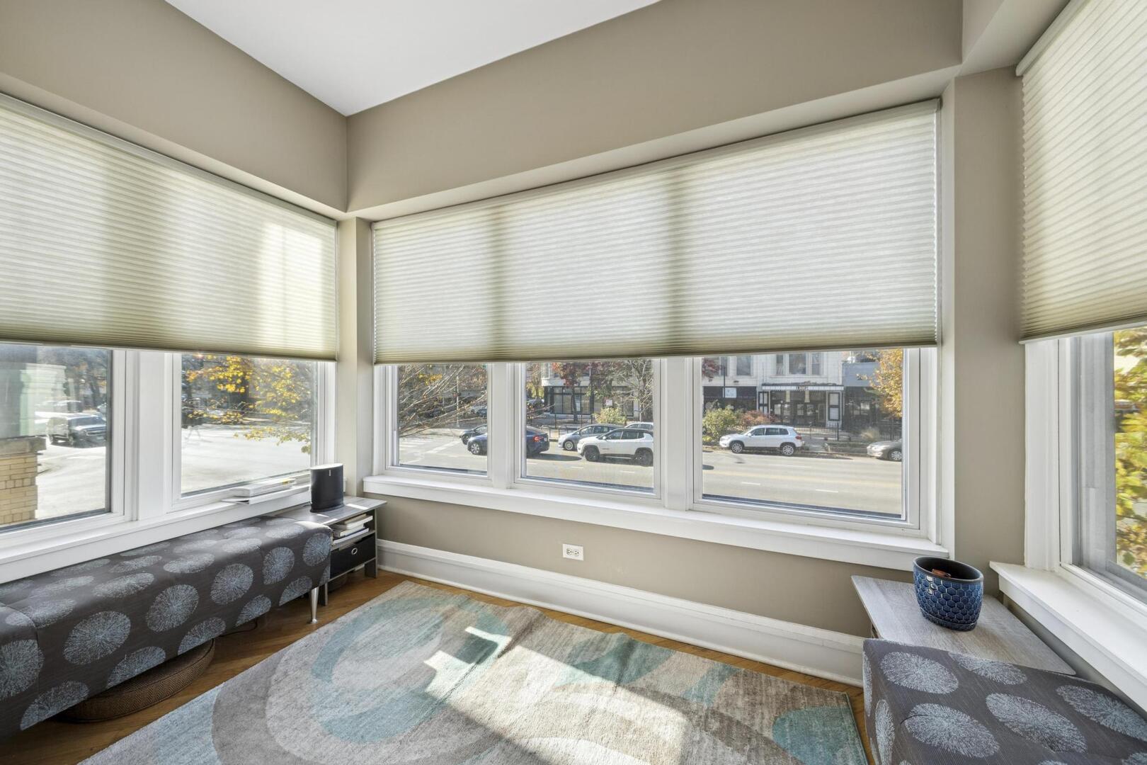 6743 North Sheridan Road, Unit 1N Chicago, IL 60626 - Photo 9 of 26 a living room with a large window