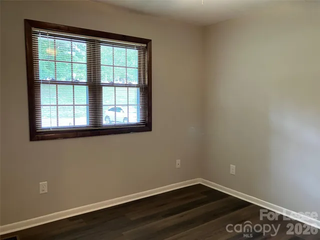 $1,895 | 7942 Westcape Drive, Denver, NC 28037