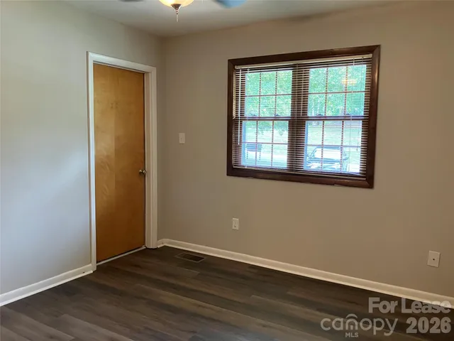 $1,895 | 7942 Westcape Drive, Denver, NC 28037