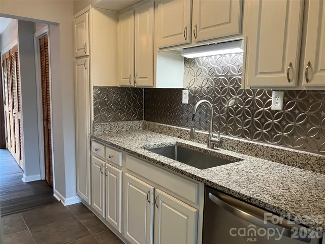 $1,895 | 7942 Westcape Drive, Denver, NC 28037