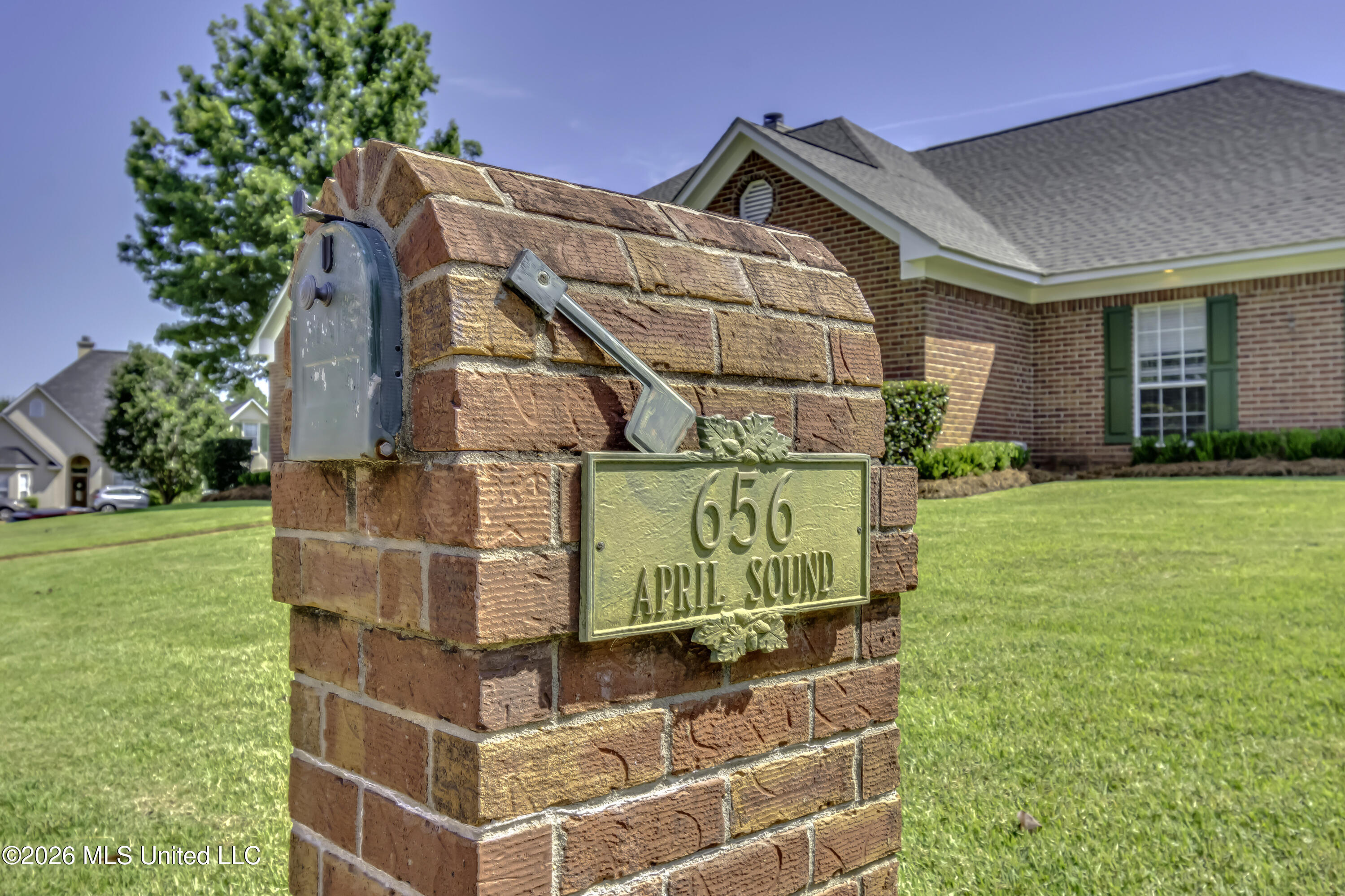 656 April Sound Pearl, MS 39208 - Photo 3 of 61 Front of house