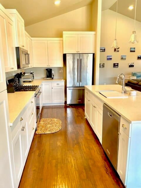 20732 Kilbourne Loop Bend, OR 97701 - Photo 7 of 19 8' island- Entertainers dream space