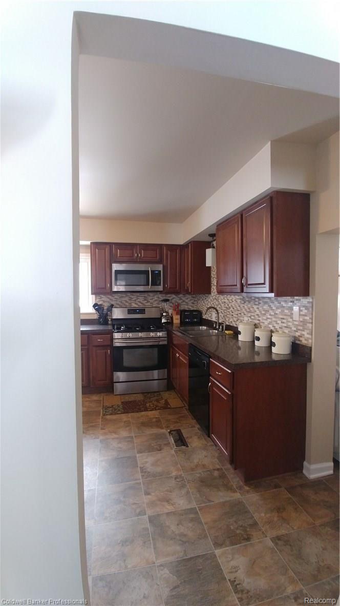 12014 East Stanley Road Columbiaville, MI 48421 - Photo 5 of 25 Beautiful kitchen