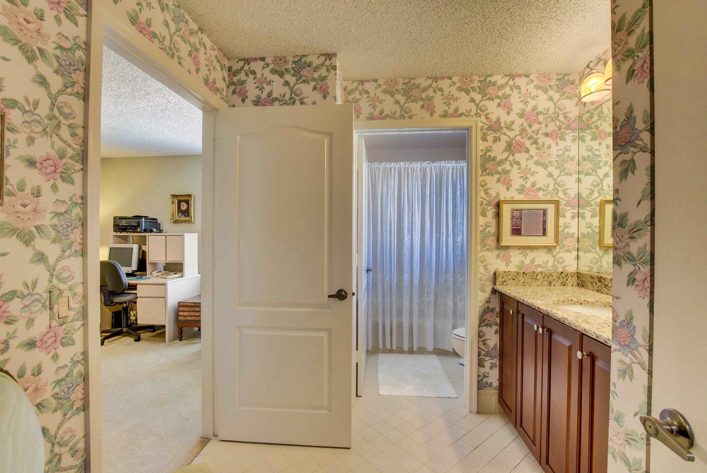 22590 Esplanada Drive Boca Raton, FL 33433 - Photo 27 of 39 jack and jill bath