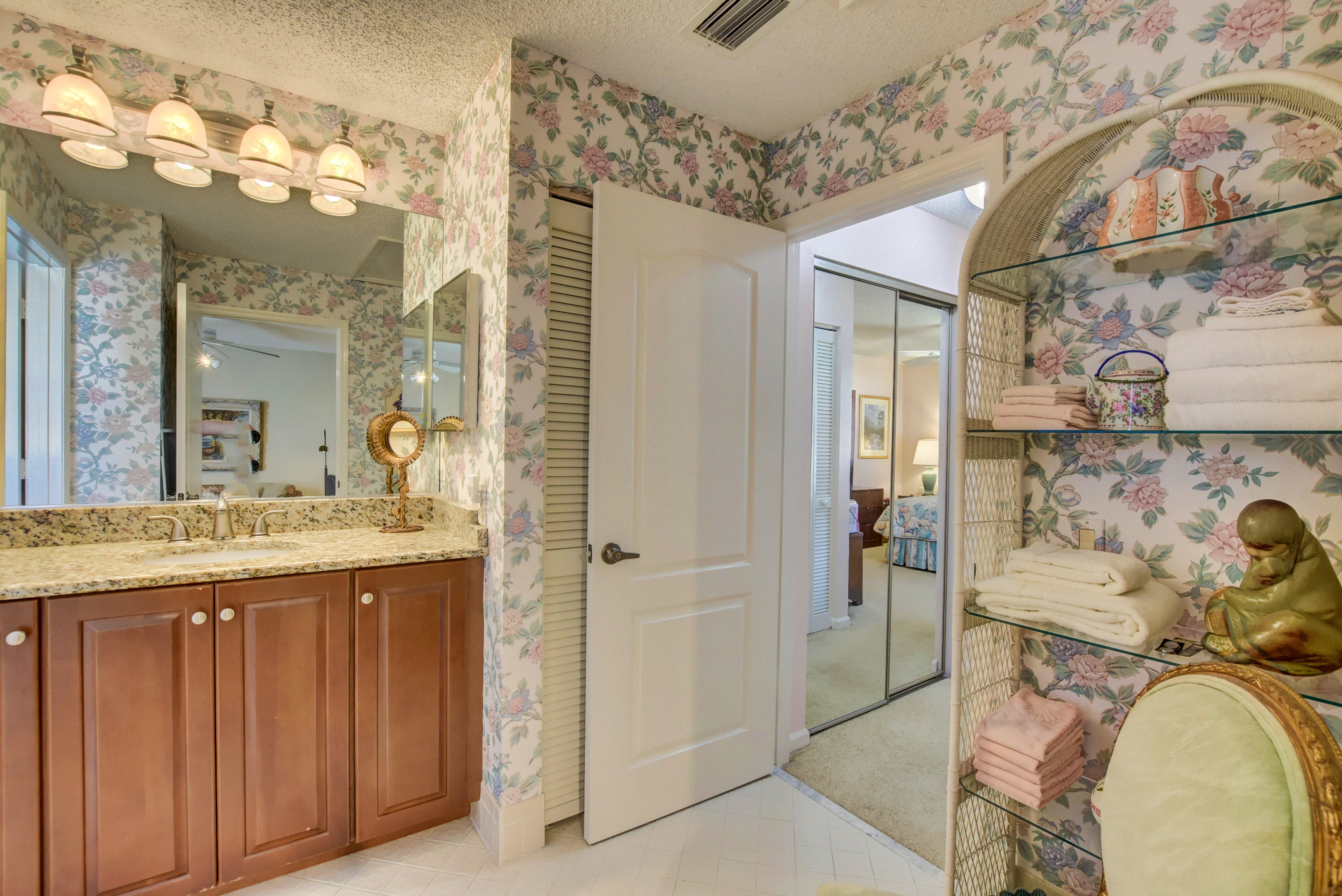 22590 Esplanada Drive Boca Raton, FL 33433 - Photo 28 of 39 full bath upstairs