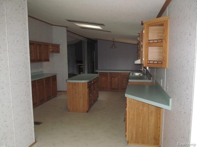 21747 Farmington Road Farmington, MI 48335 - Photo 16 of 35 21747 FARMINGTON RD FARMINGTON HILLS (49).jpg