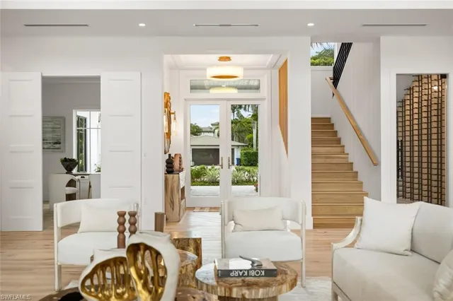 $5,900,000 | 565 Whispering Pine Lane, Naples, FL 34103