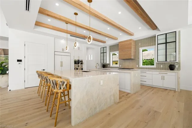 $5,900,000 | 565 Whispering Pine Lane, Naples, FL 34103