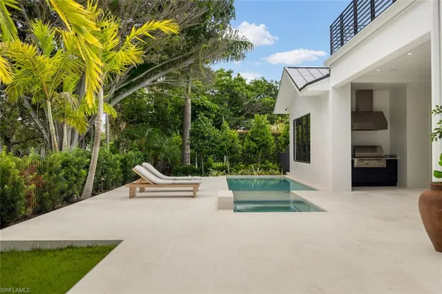 $5,900,000 | 565 Whispering Pine Lane, Naples, FL 34103
