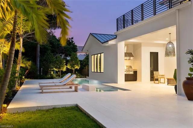 $5,900,000 | 565 Whispering Pine Lane, Naples, FL 34103