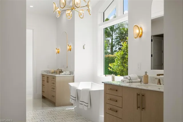 $5,900,000 | 565 Whispering Pine Lane, Naples, FL 34103