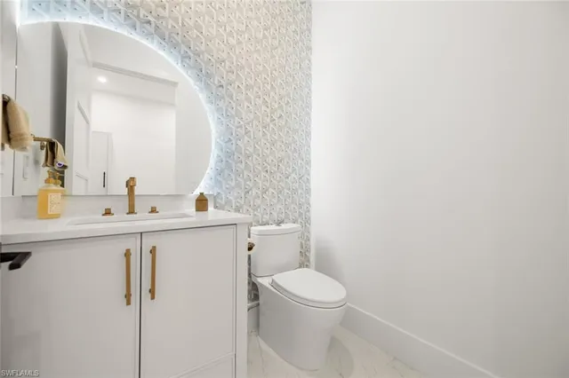 $5,900,000 | 565 Whispering Pine Lane, Naples, FL 34103