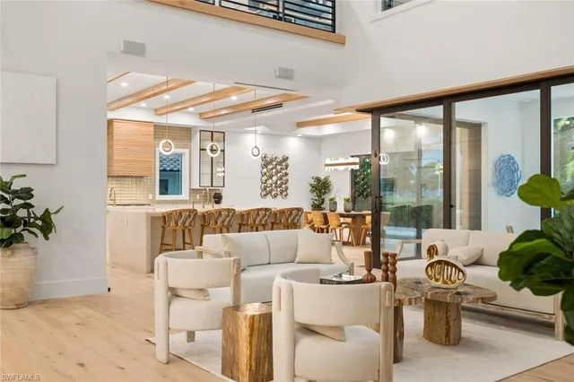 $5,900,000 | 565 Whispering Pine Lane, Naples, FL 34103