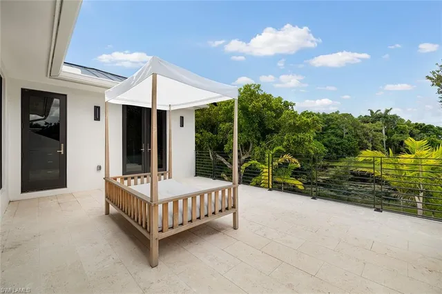 $5,900,000 | 565 Whispering Pine Lane, Naples, FL 34103