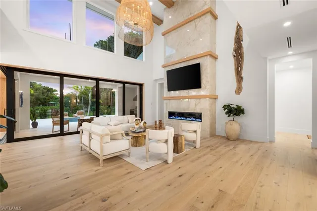 $5,900,000 | 565 Whispering Pine Lane, Naples, FL 34103