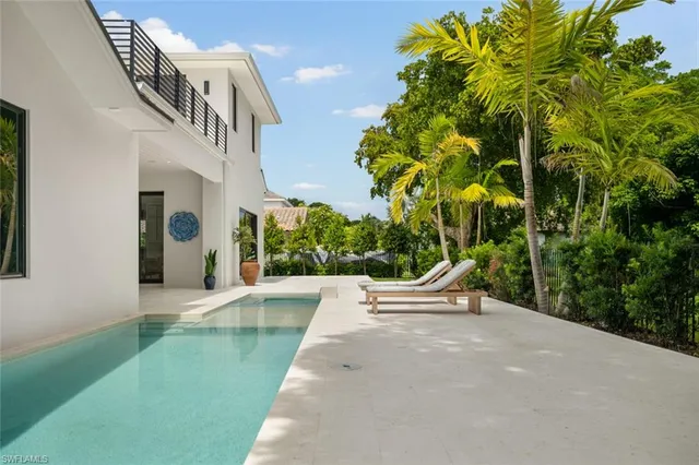 $5,900,000 | 565 Whispering Pine Lane, Naples, FL 34103