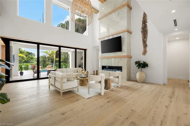 $5,900,000 | 565 Whispering Pine Lane, Naples, FL 34103