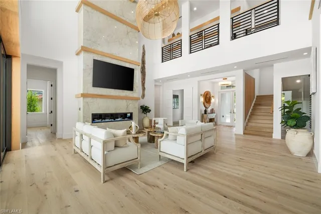 $5,900,000 | 565 Whispering Pine Lane, Naples, FL 34103