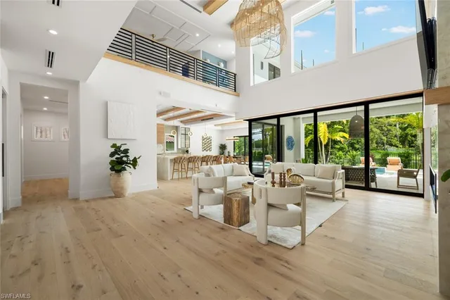 $5,900,000 | 565 Whispering Pine Lane, Naples, FL 34103