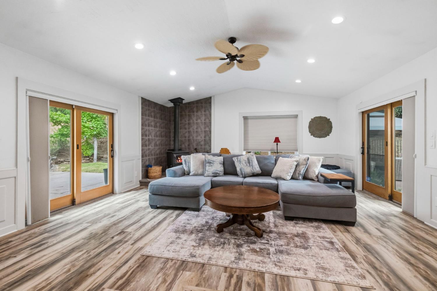 11460 Racetrack Road Sonora, CA 95370 - Photo 34 of 46 a living room with furniture and a large window