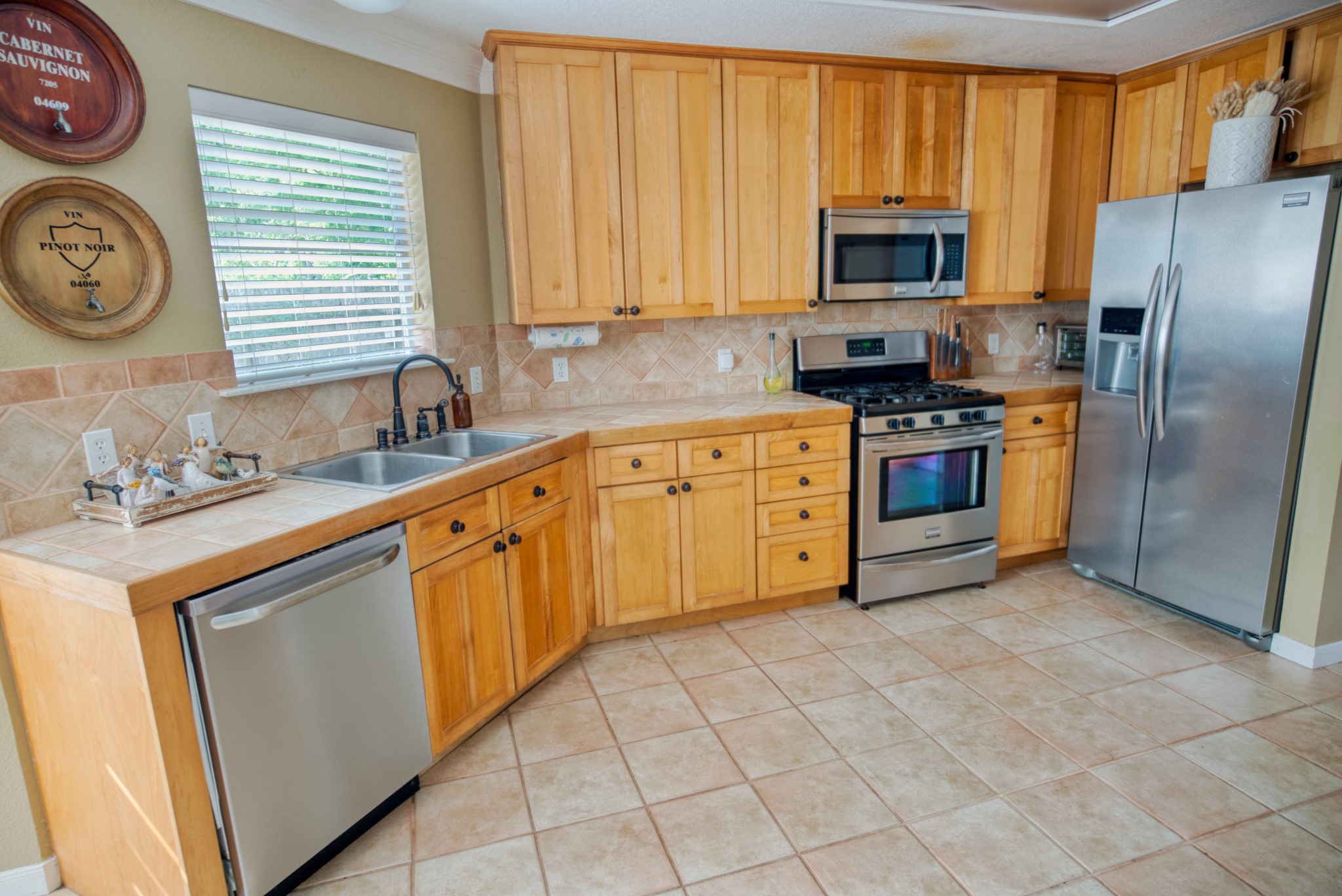608 Prairie Lane Angleton, TX 77515 - Photo 12 of 30