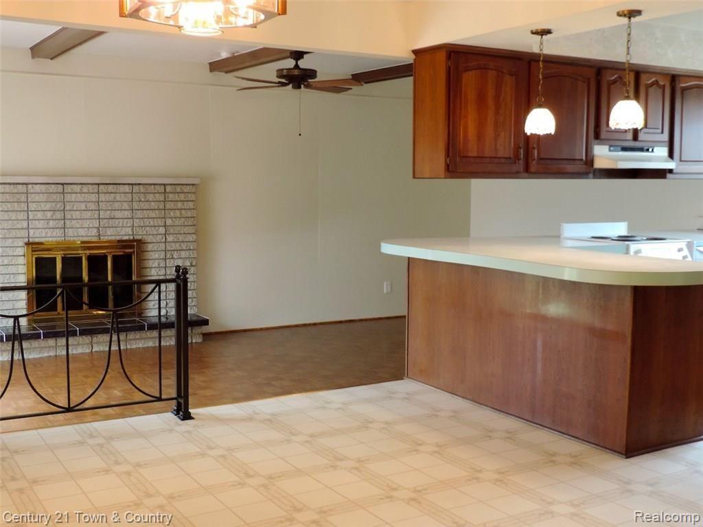 3916 Rolf Drive Warren, MI 48092 - Photo 5 of 26 DSCN7231.JPG