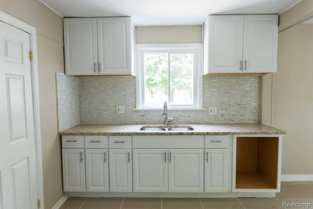 13217 Frazho Road Warren, MI 48089 - Photo 11 of 48